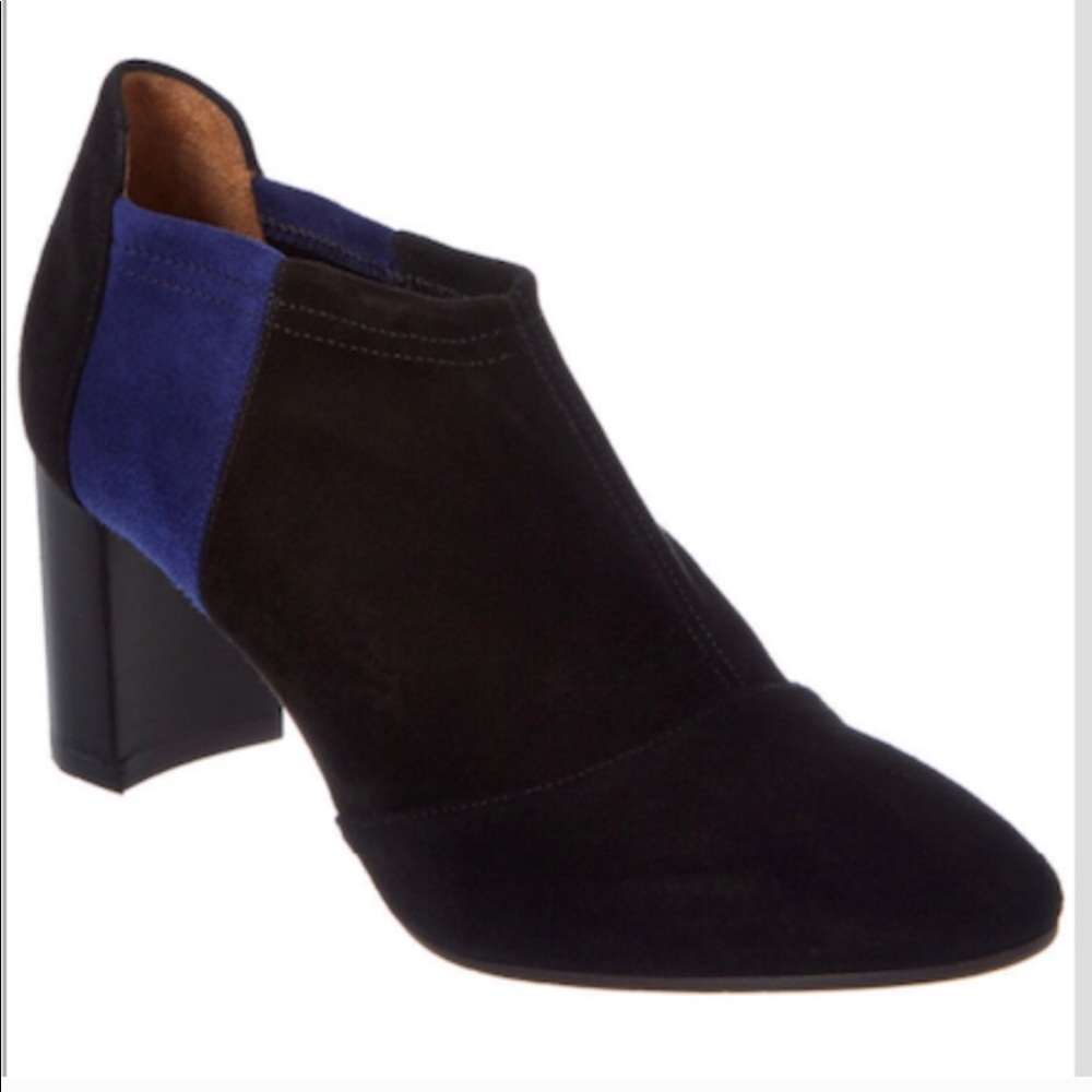 NWOB Aquatalia Black and Blue Bootie